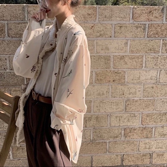 Floral blouse shirt button print minimalist chic cream top - Picture 6 of 6